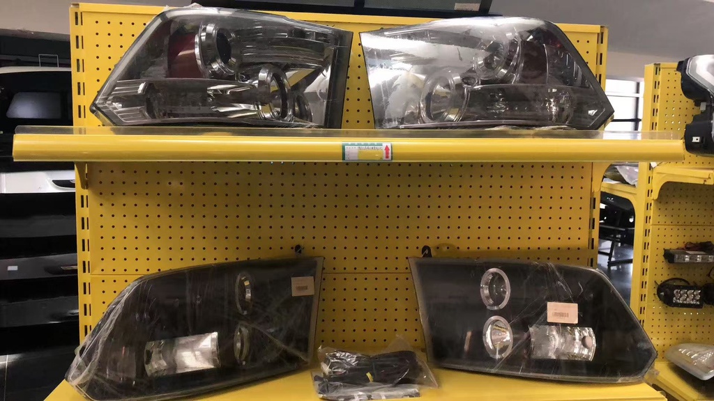 道奇公羊1500秀山亚光黑前大灯（11-18）